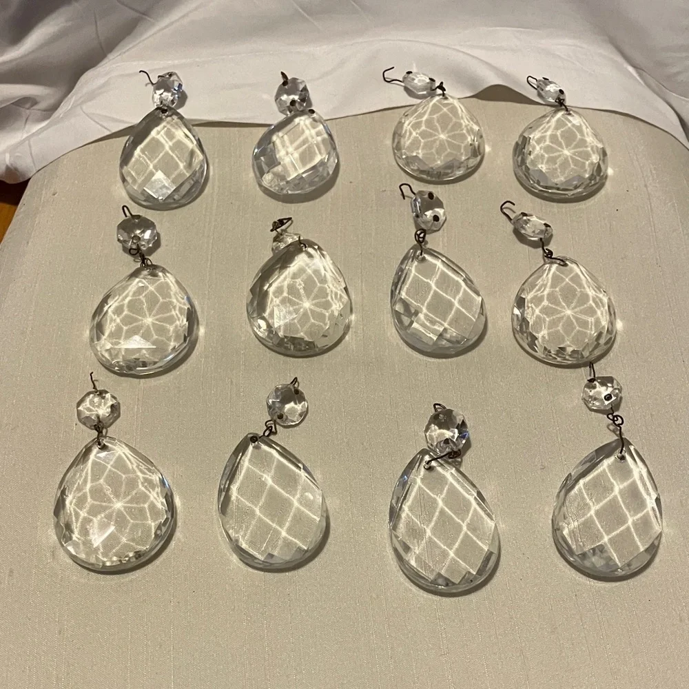 Set of 12. Vintage glass crystals 1.5” with hangers from older chandelier no - Picture 2 of 9